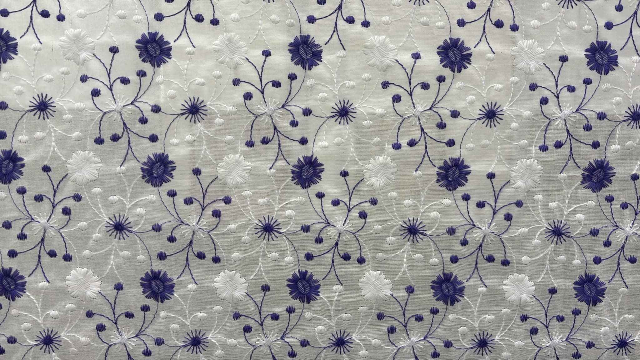Schiffli embroidery — sample 33