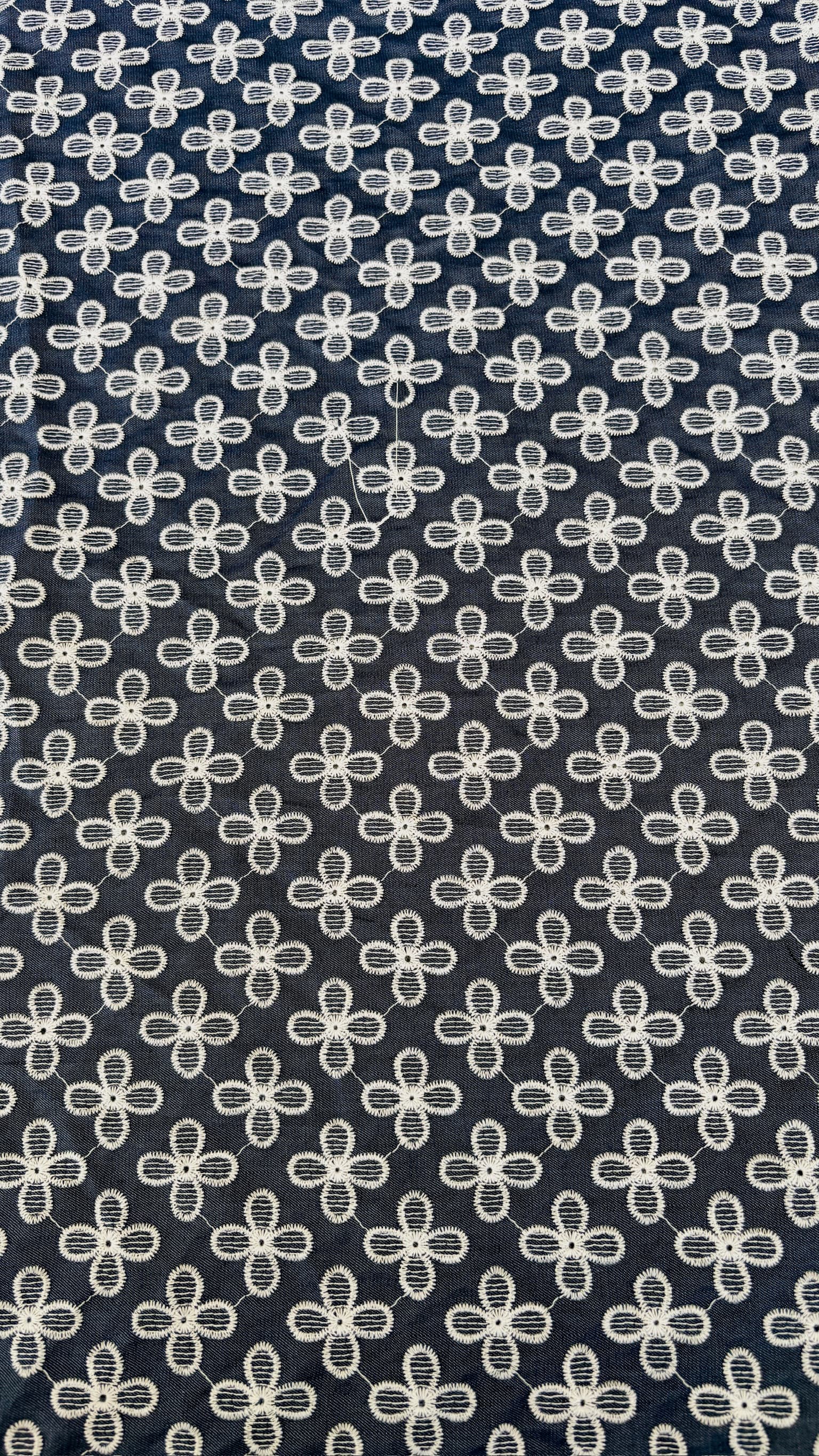 Schiffli embroidery — sample 47